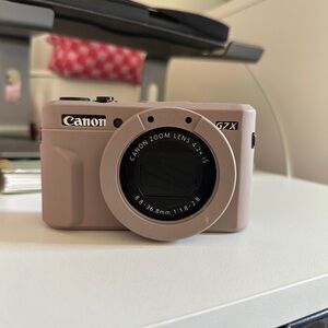 Canon G7X Digital Camera with battery charger